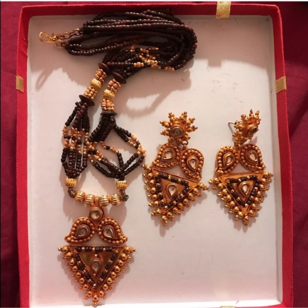 Elegant Gold and Brown Beaded Jewelry Set